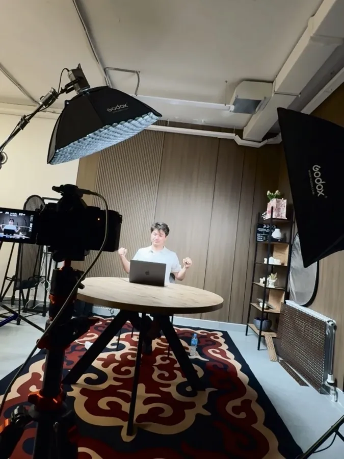 Filming a course in the studio